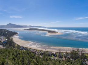 Shoreline Solace: Ocean View Townhouse Tillamook